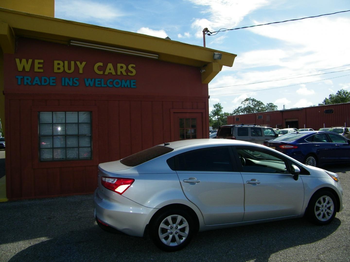 2016 Silver /Grey Kia Rio LX (KNADM4A39G6) , Automatic transmission, located at 4000 Bee Ridge Road, Sarasota, FL, 34233, (941) 926-0300, 27.298664, -82.489151 - Photo#2